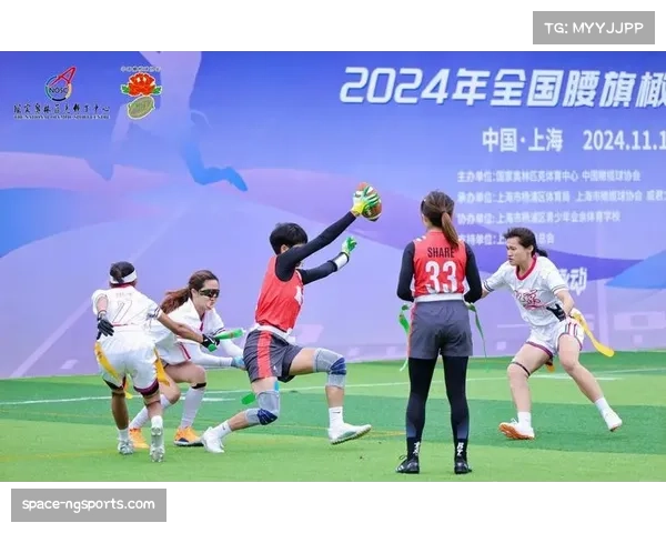 中国女子腰旗橄榄球队战胜日本后向观众致敬 展现顽强拼搏精神 中国女子腰旗橄榄球队战胜日本后向观众致敬 展现顽强拼搏精神