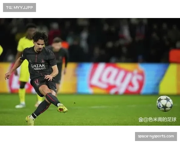 巴黎圣日耳曼控球率占优，维蒂尼亚远射中柱错失扩大比分