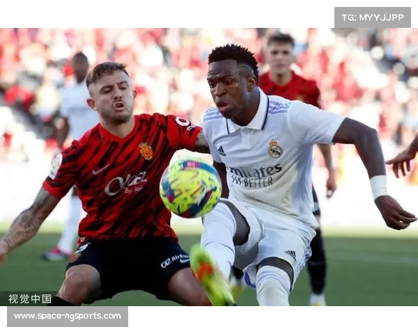 维尼修斯禁区内倒地引争议,裁判判罚引发双方争执